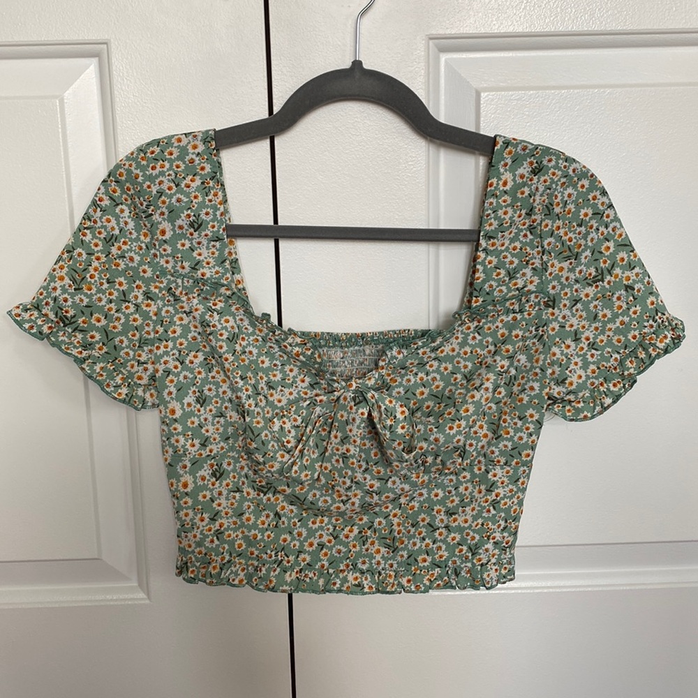 Flowery cropped blouse